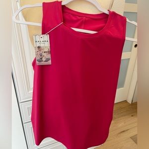 HALARA CROP TOP (1123). NWT. SZ M. DARK PINK.